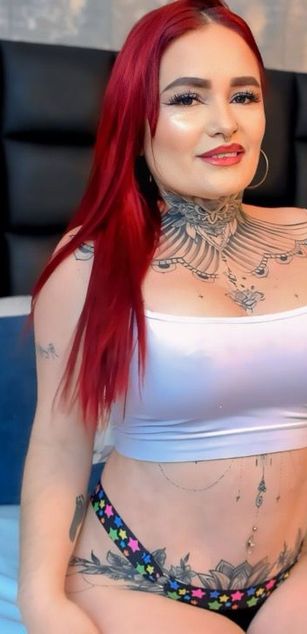 Model - AmaranthaVelmet striptease