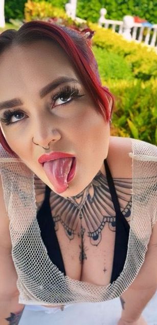 Model - AmaranthaVelmet striptease