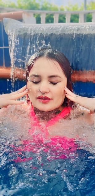 Model - AmaranthaVelmet striptease