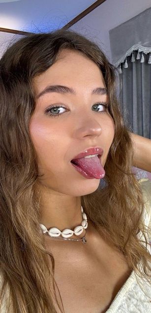 Model - AlexiaCoy_ heels