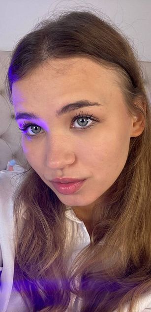 Model - AlexiaCoy_ heels