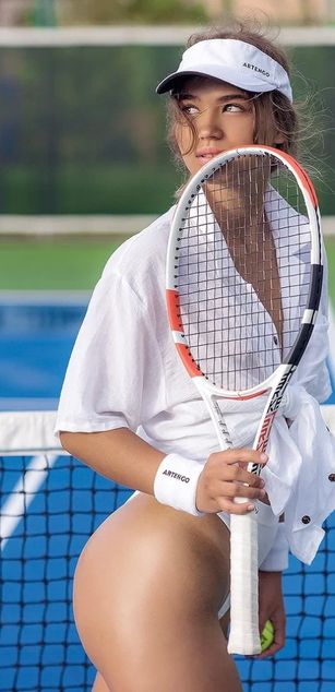 Model - AlexiaCoy_ heels