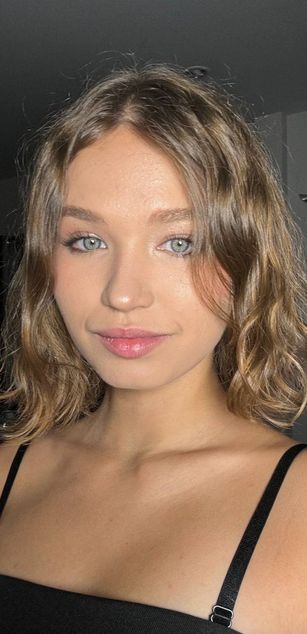 Model - AlexiaCoy_ heels