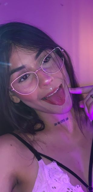 Model - Violet Blaze blowjob