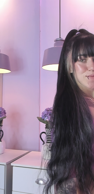 Model - Athziry G deepthroat