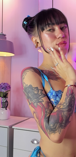 Model - Athziry G deepthroat