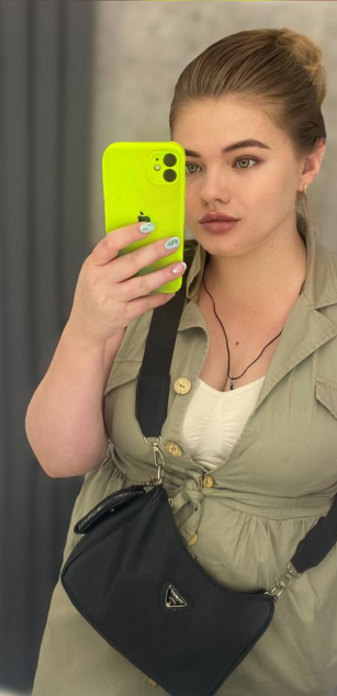 Model - DanaFree sweet