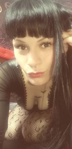 Model - KIRA VICEN dirty