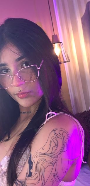 Model - Violet Blaze blowjob