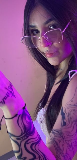 Model - Violet Blaze blowjob