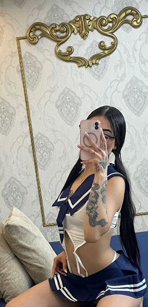 Model - Cata Stones deepthroat