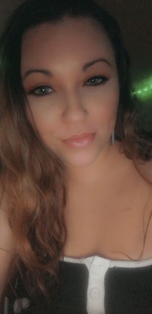 Model - Cristal Cloudz brunette