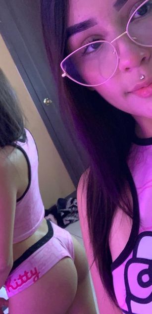 Model - Violet Blaze blowjob