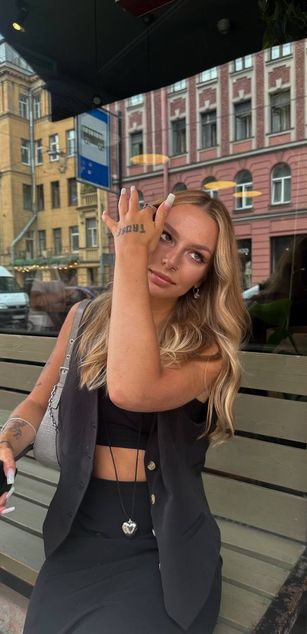 Model - Dana Meow joi