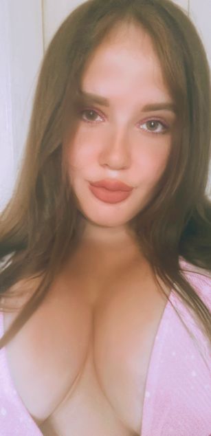 Model - Emeralda blowjob