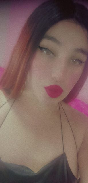 Model - Mackenzie deepthroat