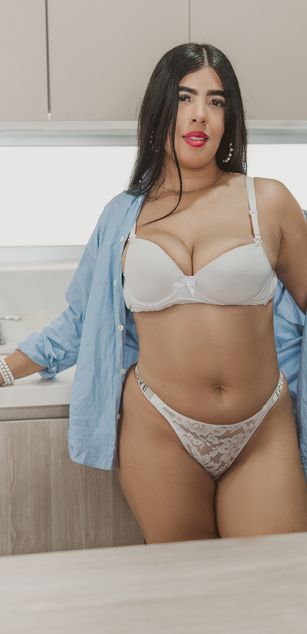 Model - Valen Rosse blowjob