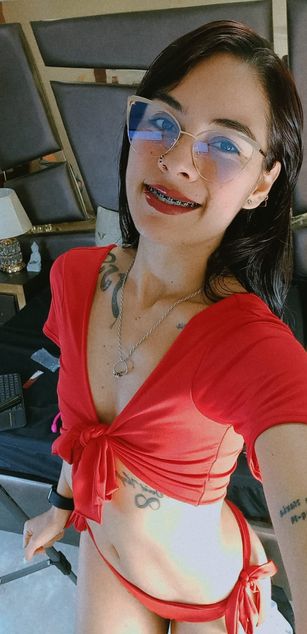 Model - NicoleEsposito deepthroat