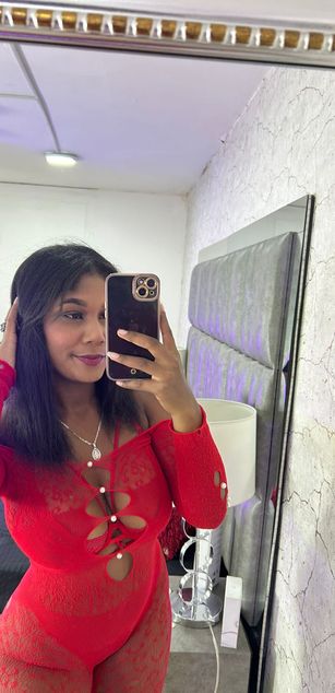 Model - AlisonJames deepthroat