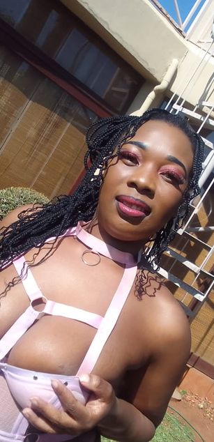 Model - AmberVixenxx blowjob