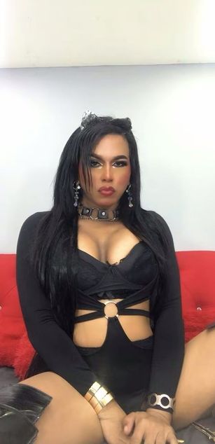 Model - Pamela BlackCock deepthroat