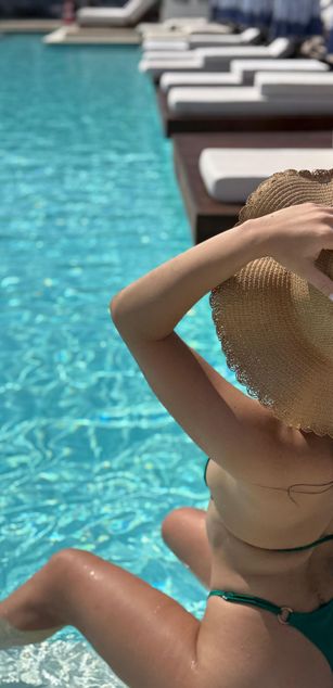 Model - VictoriaLane deepthroat