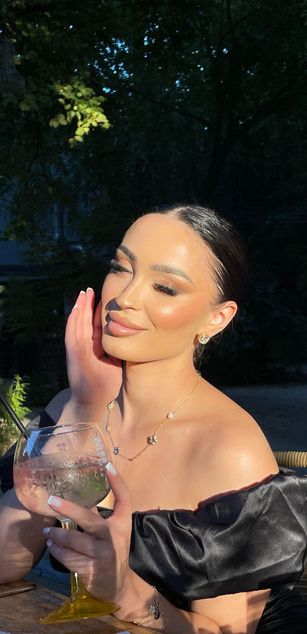 Model - VictoriaLane deepthroat