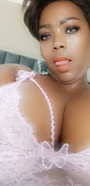 Model - SexyBustyWendy bigboobs