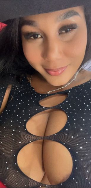 Model - AlisonJames deepthroat