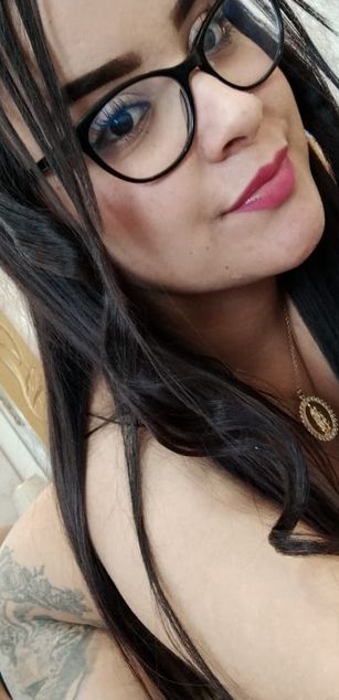 Model - Zoe Roux  curvy