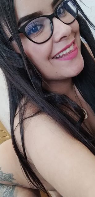 Model - Zoe Roux  curvy