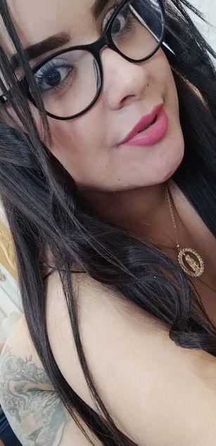 Model - Zoe Roux  curvy