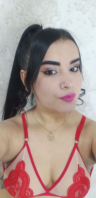 Model - Zoe Roux  curvy