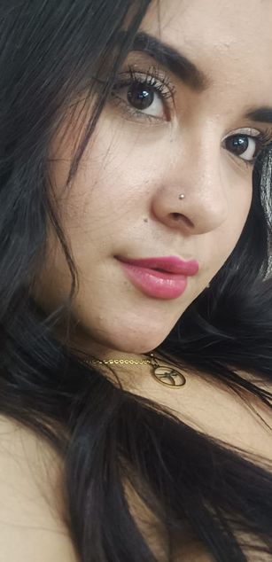 Model - Zoe Roux  curvy