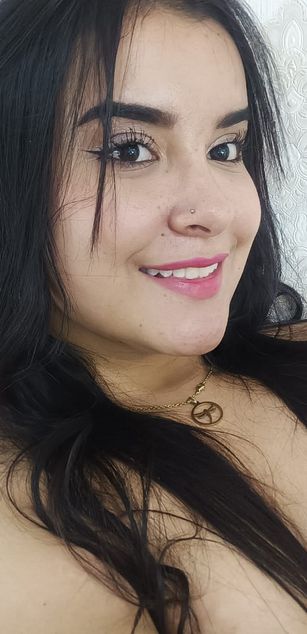 Model - Zoe Roux  curvy