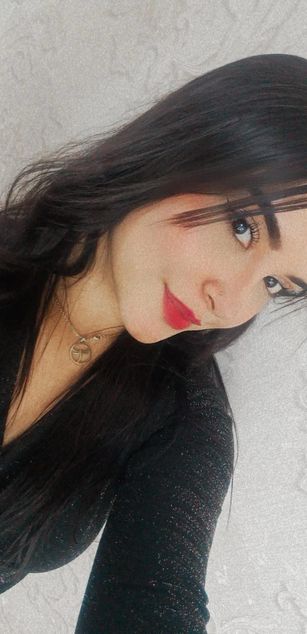 Model - Zoe Roux  curvy