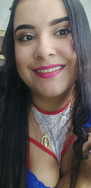 Model - Zoe Roux  curvy