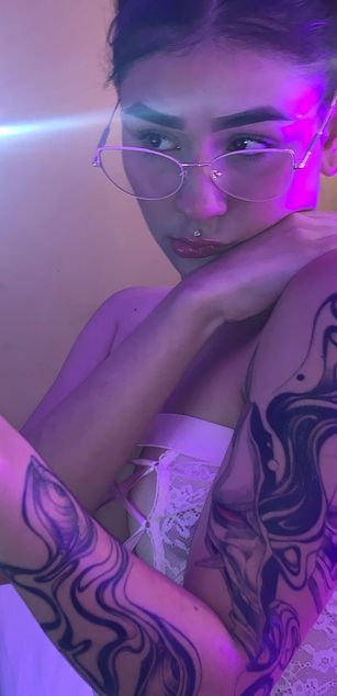 Model - Violet Blaze blowjob