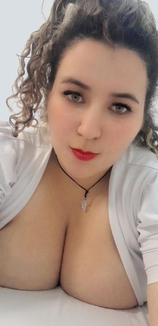 Model - Isabela Park curvy