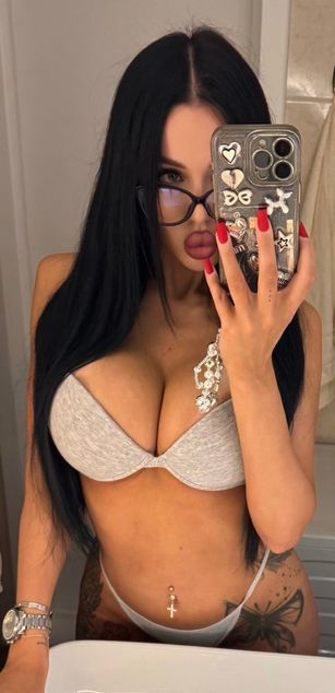 Model - kimberry bigtits