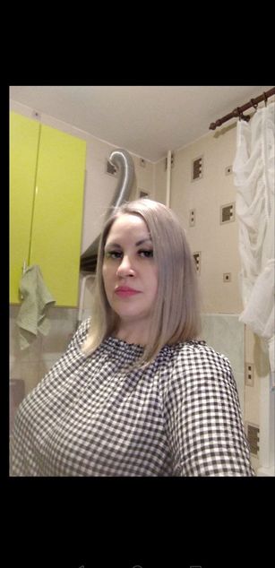 Model - Liona striptease