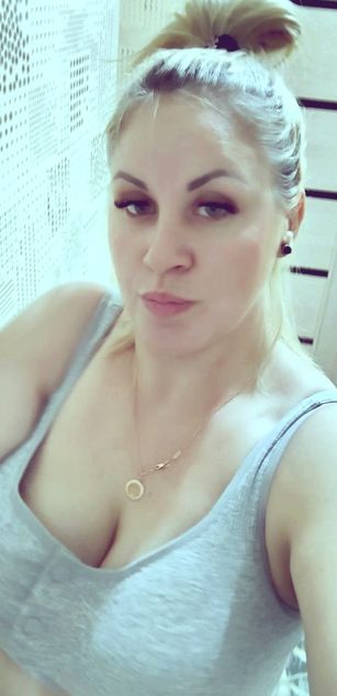 Model - Liona striptease