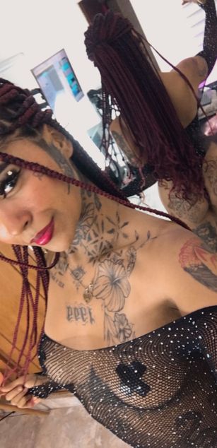 Model - EmilieLake JOI