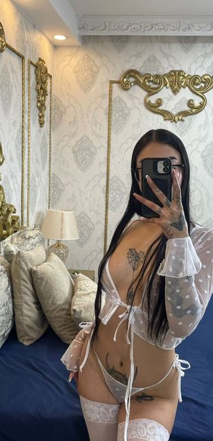 Model - Cata Stones deepthroat