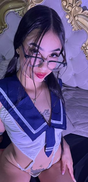 Model - Cata Stones deepthroat