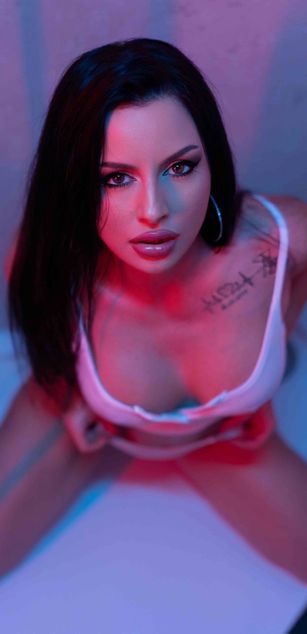 Model - CamilleOwnes blowjob