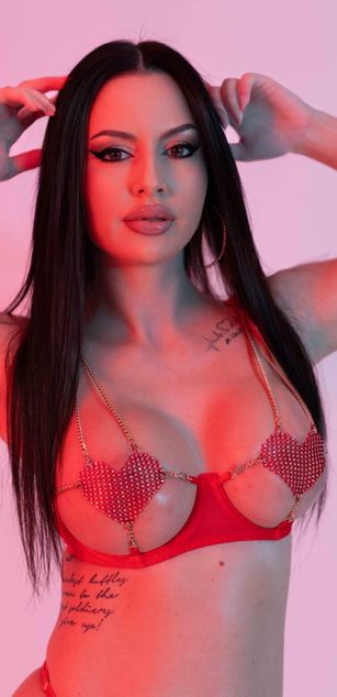 Model - CamilleOwnes blowjob