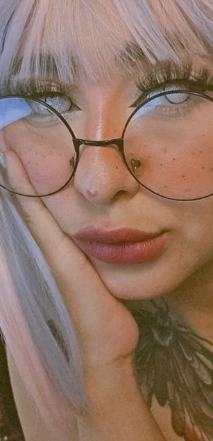 Model - coraline sexy