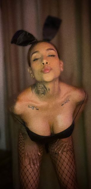 Model - EllaRose blowjob