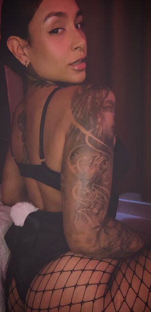 Model - EllaRose blowjob